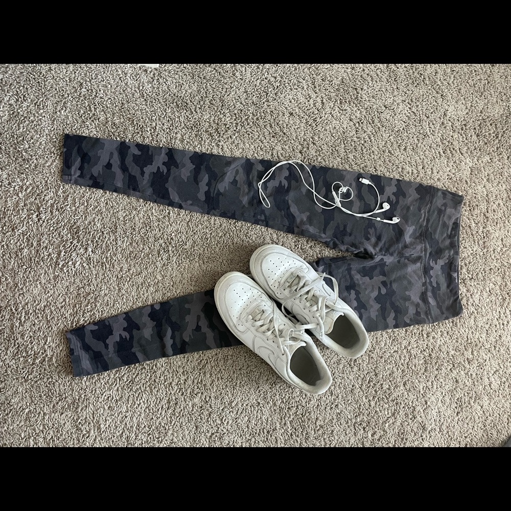 ✧.* camo leggings